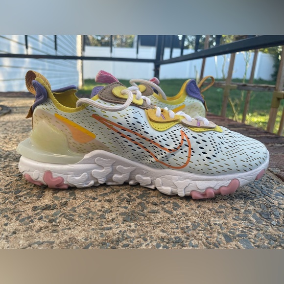 Women’s Nike React Vision Pure Platinum Workout Sneakers - Picture 8 of 9